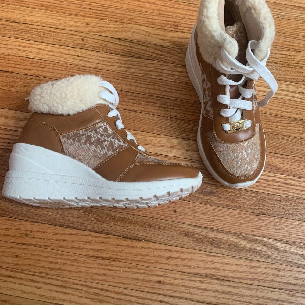 Tan brown girls boots Brand New never worn